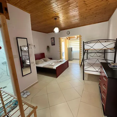 Golden Apartment Ksamil