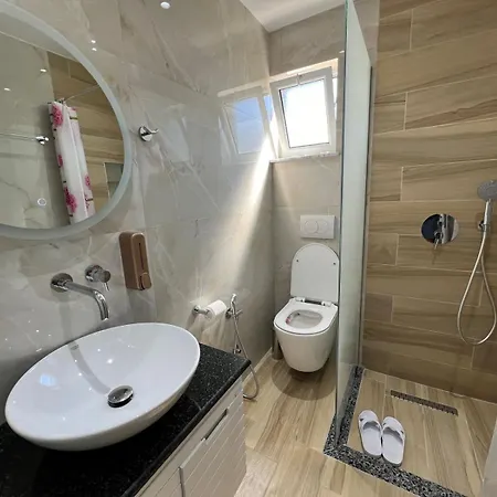 Golden Apartment Ksamil