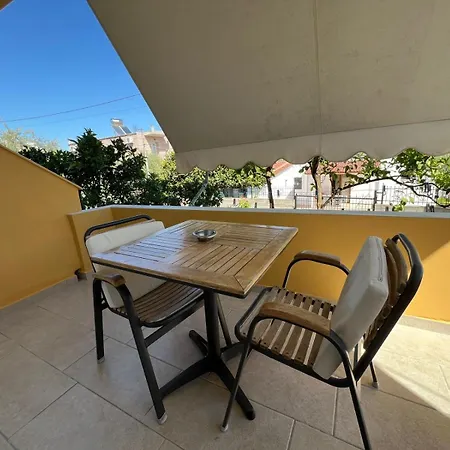Golden Apartment *